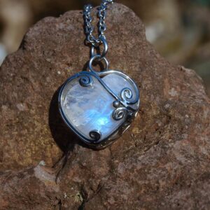 privesek, přívěsek, srdce, steel, pendant, přívěsek z měsičniho kamene, měsiční kámen, adular, bílý kámen s modrým světlem, šperk, ginkgo, gingo, list, přírodní, tepaný, chirurgická ocel, malka, david vašek